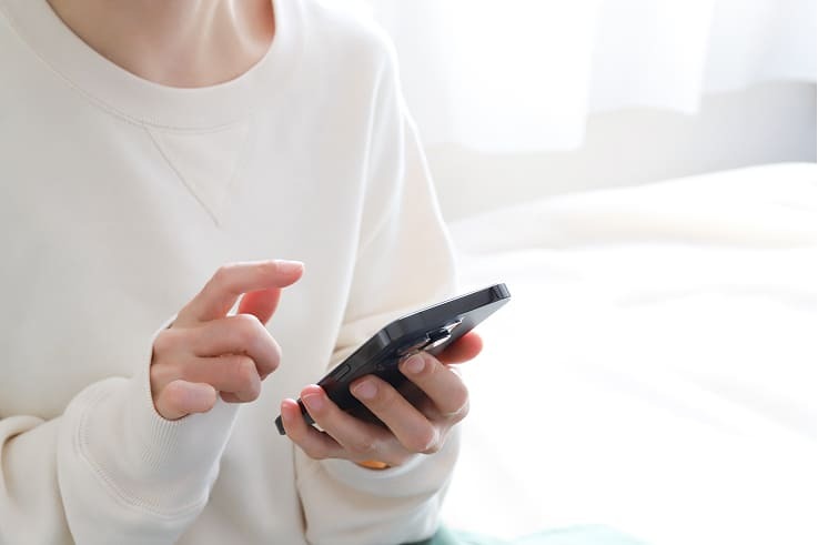 スマホ操作のイラスト