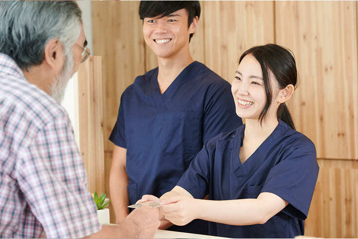 笑顔でお見送りのイラスト